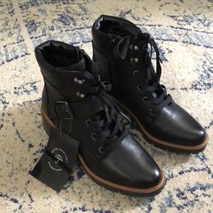 NWT Naturalizer Combat Boots